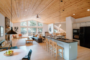 Beautiful And Spacious Home - Walk To Lake & Beach